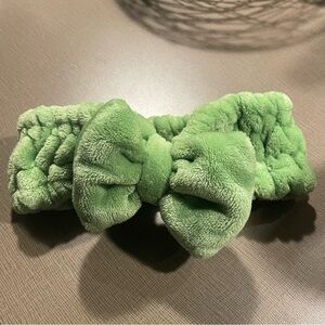Plush Green Women's Spa Headband with Bow